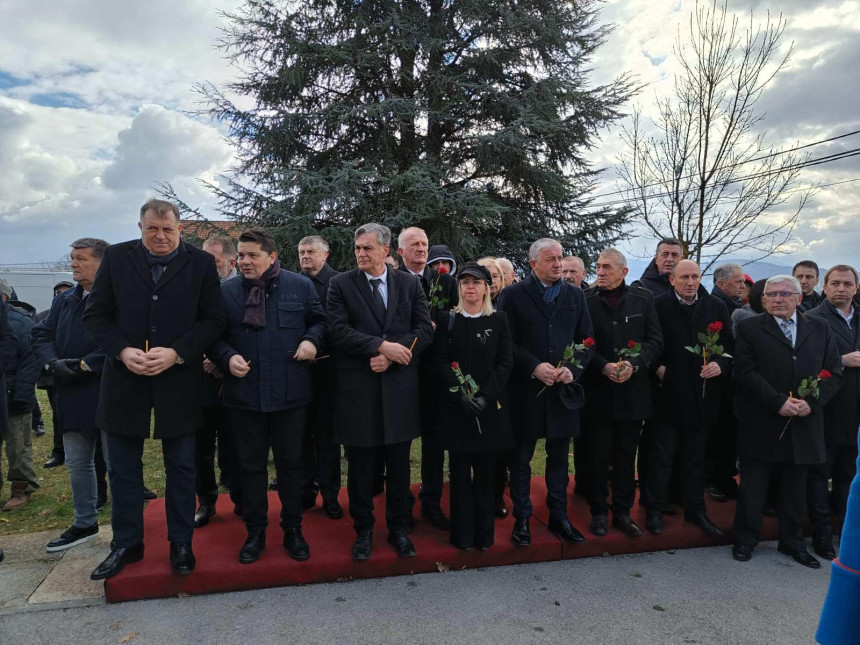 Održan pomen, položeni vijenci stradalim Srbima