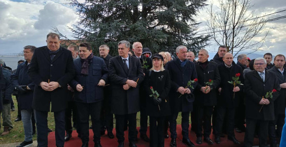 Одржан помен, положени вијенци страдалим Србима