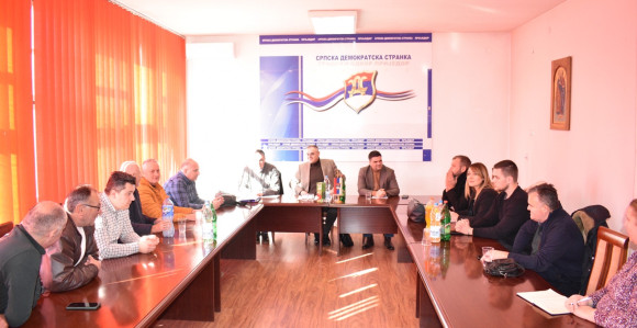 Teret zaduživanja Vlada prebacuje na opštine i gradove