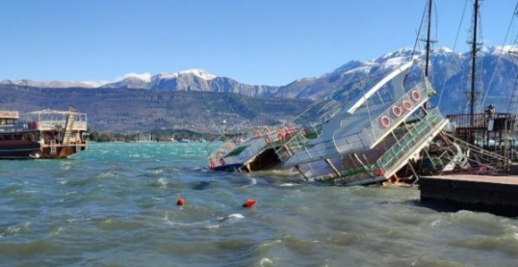 Potonula dva broda u Crnoj Gori zbog olujne bure