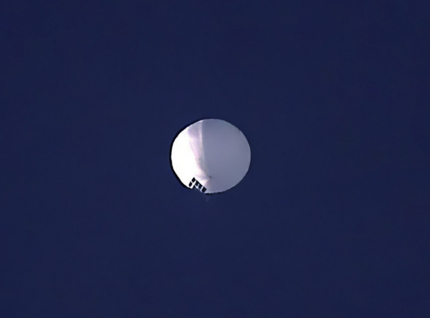 MO SAD: Oboreni kineski balon bio visok 60 metara