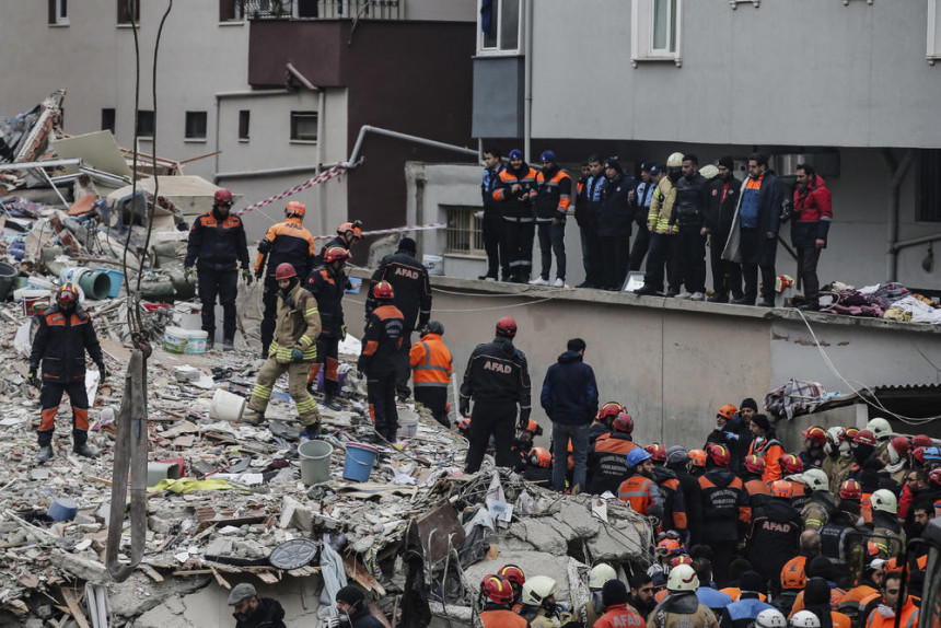 Турска: Дечак стар 14 година спашен из рушевина