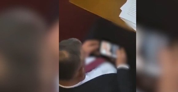 Dok se pričalo o KiM poslanik SPS-a gledao porniće