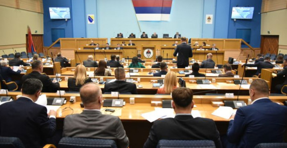 Vlada prihvatila pravo visokog predstavnika da nameće odluke