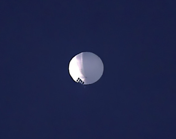 МО САД: Оборени кинески балон био висок 60 метара