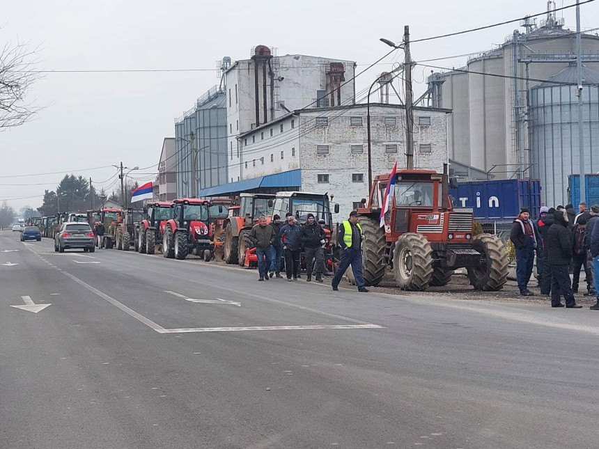 Пољопривредници у Козарској Дубици изашли на улице