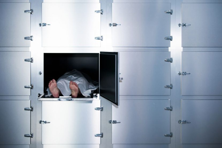 Proglasili je mrtvom a posle je našli kako diše u mrtvačnici!