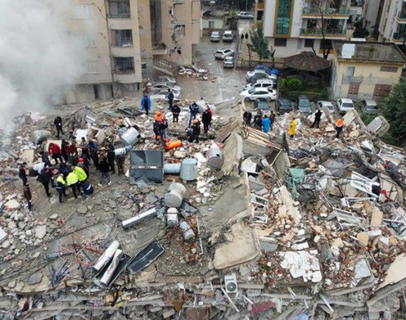 Zemljotres odnio najmanje 9.057 ljudskih života