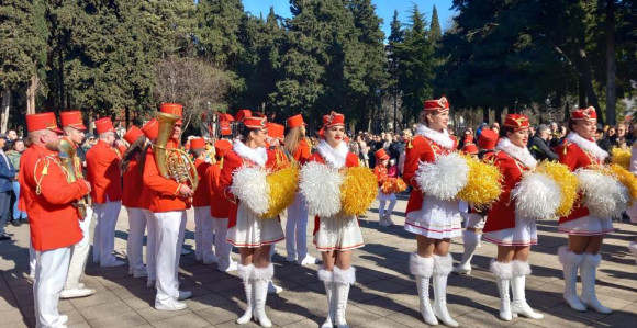 Karavan mimoze prošetao ulicama Trebinja (FOTO)