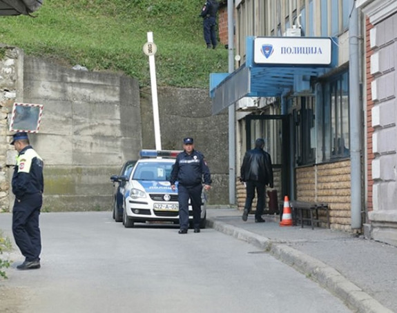 PU Zvornik:  Policajac čistio oružje pa ranio kolegu