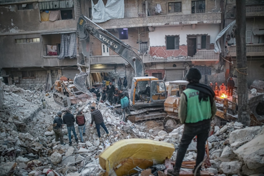 Број погинулих у потресу у Сирији достигао 8.500