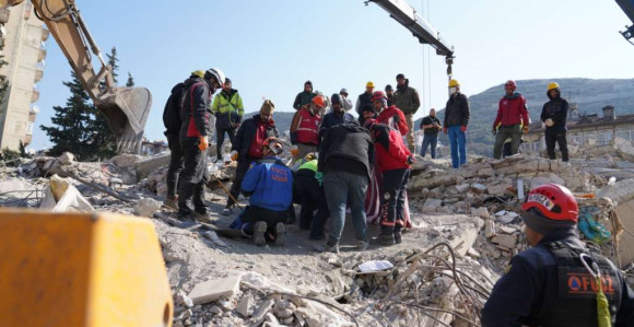 Двије дјевојчице спашене вечерас из рушевина у Хатају