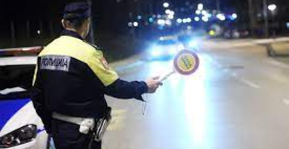 Policajac optužen: Pendrekom slomio nogu vozaču