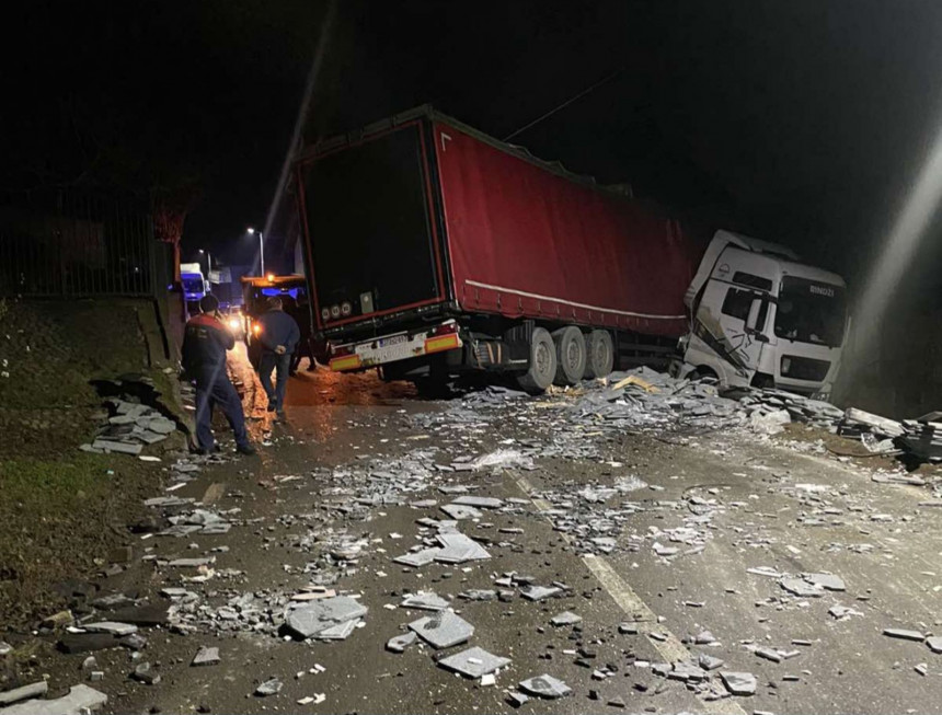Nezgoda na putu Zvornik- Milići, povrijeđen vozač