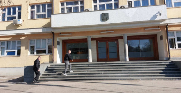 Režim izgubio kompas: Izbačena ekipa BN televizije iz skupštine grada Prijedor (VIDEO)