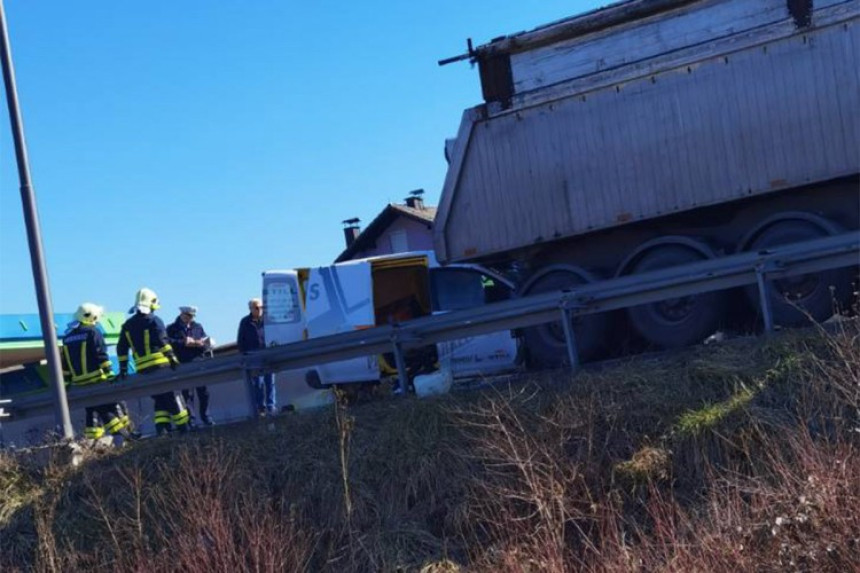 Kolaps kod Banjaluke, sudar kedija i kamiona