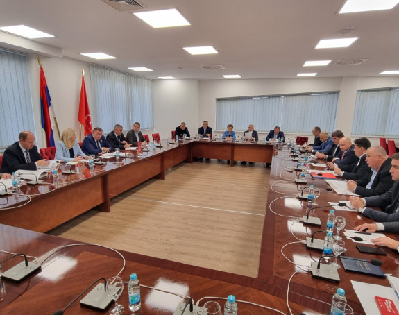Гдје је запела подјела фотеља у јавним предузећима?
