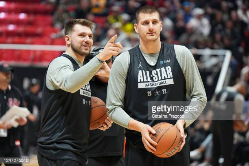 Jokić gledao čudo - Luka pogodio sa pola terena iza leđa