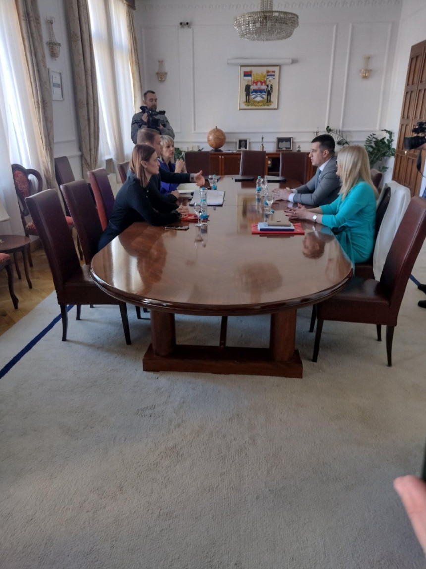 Radnici Centra dijeliće sudbinu administracije