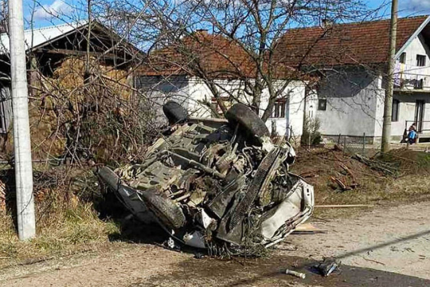 Bratunac: Vozilom sletio i prevrnuo se, vozač povrijeđen