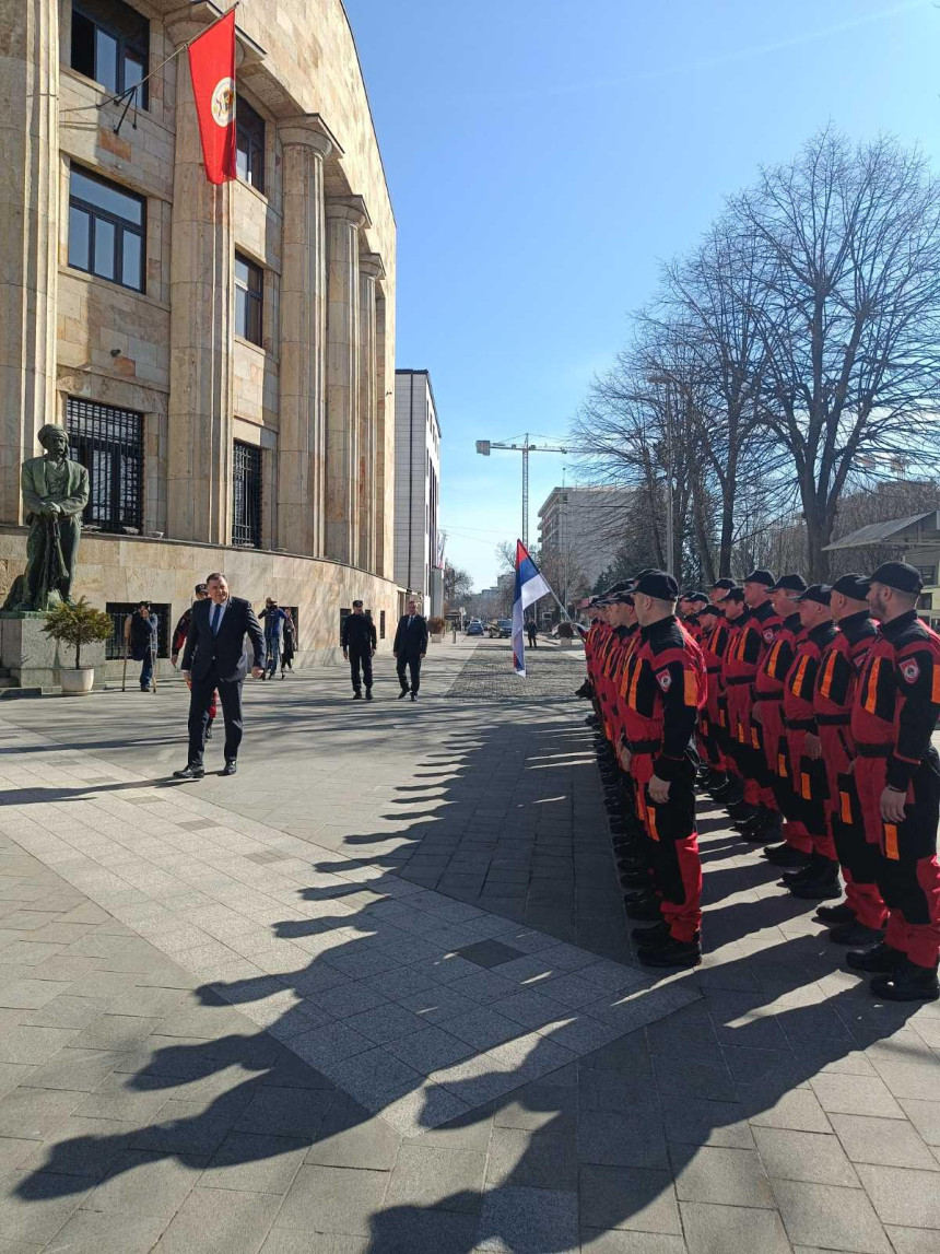 Ko nema vojsku postrojava i civilnu zaštitu