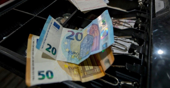 Na granici BiH uhvaćen sa punom vrećom lažnih evra