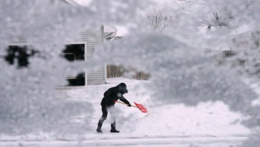SAD: Ogromna snežna oluja zatvorila škole
