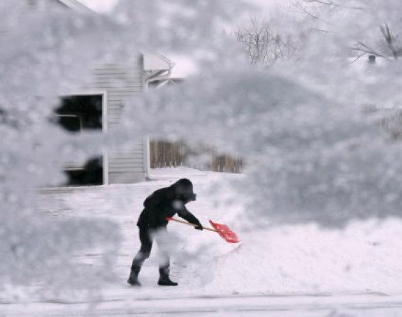 SAD: Ogromna snežna oluja zatvorila škole