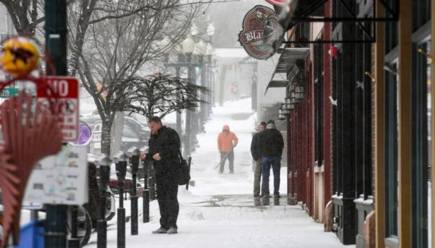 Zbog snježne oluje 900.000 kompanija i domova  bez struje
