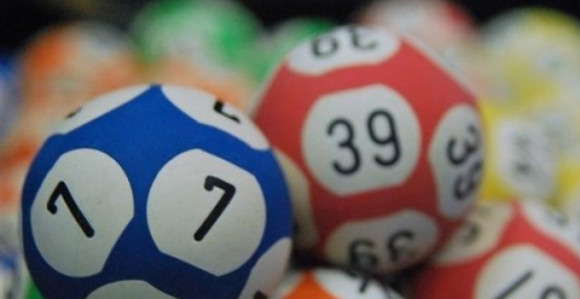 Čovek osvojio lutriju 14 puta, na prevaru uzeo milione ali legalno!