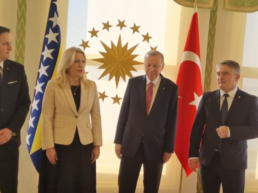 Ердоган на ручку са члановима Предсједништва БиХ