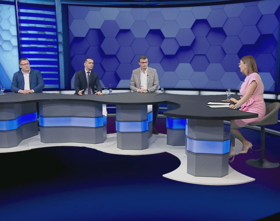 Терет задужења власт пребацује на општине и градове и спутава развој гдје није СНСД на власти!