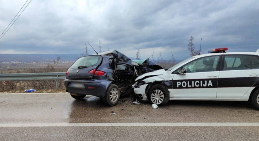 Poginuo muškarac, tri policajaca povrijeđena