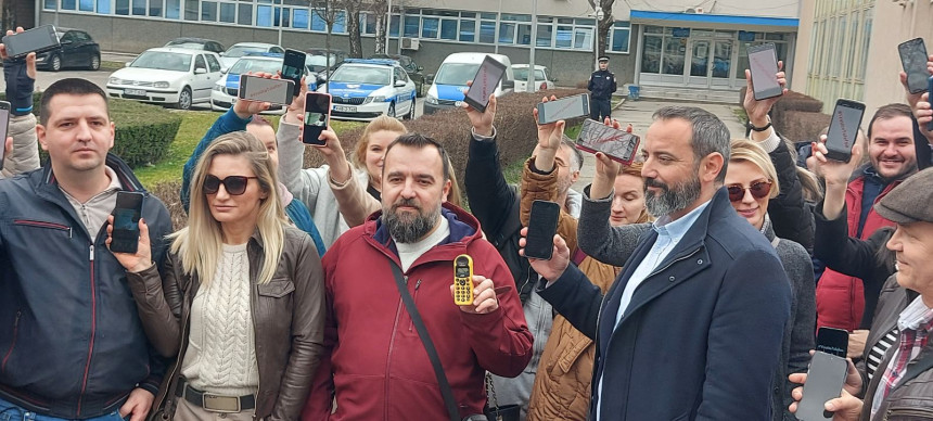 Подршка колеги Морачи: Протест новинара због полицијске тортуре