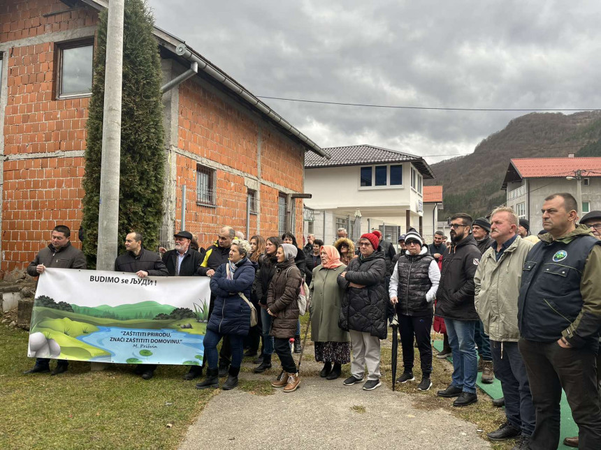 Javni skup u Jezeru protekao bez incidenata