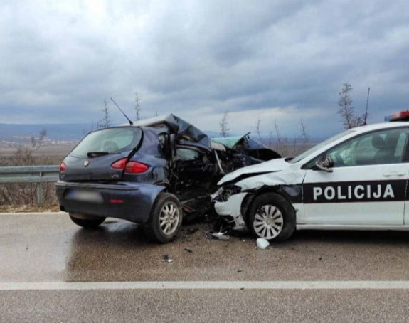 Poginuo muškarac, tri policajaca povrijeđena