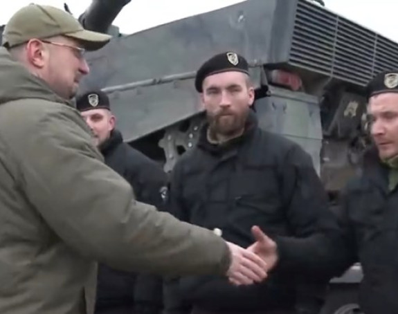 Poljska predala Ukrajini prve Leoparde (VIDEO)