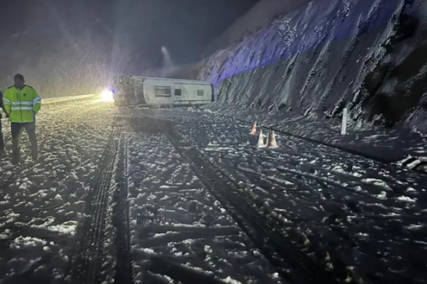 HR: U prevrtanju autobusa, jedno lice poginulo