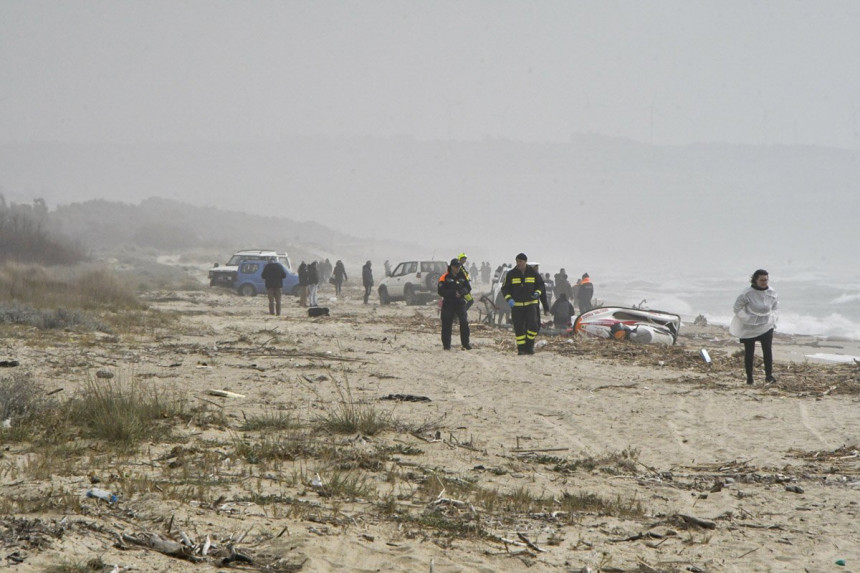 43 migranta poginula u brodolomu kod obala Italije
