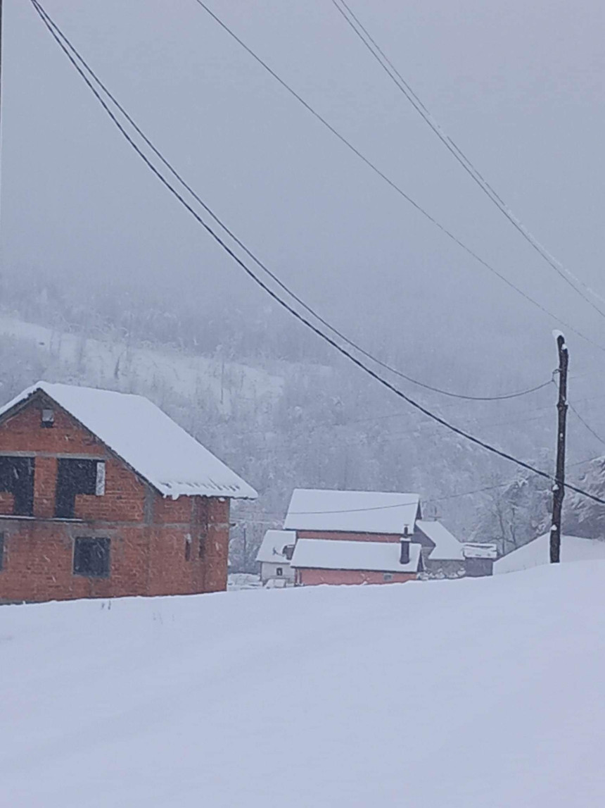 Neočišćeni mnogi putni pravci, sela bez struje