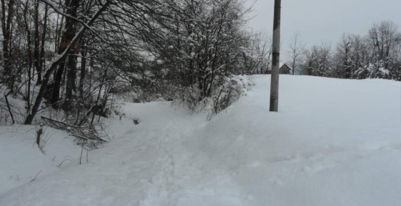 Pao snijeg u BiH: Otkazani letovi, nestalo struje i vode, neprohodni putevi...