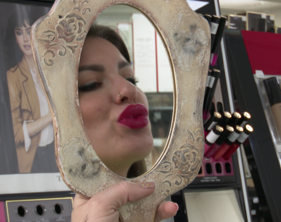 I u krizi izražena kupovina ruža za usne i parfema