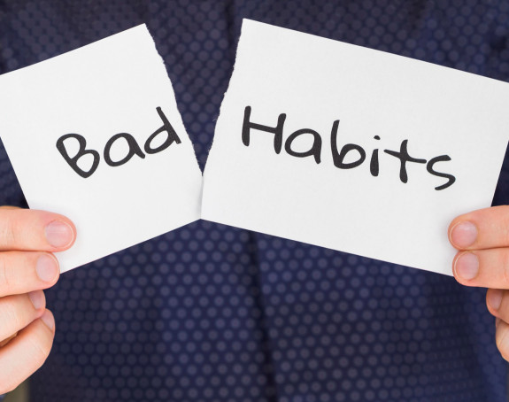 Пет лоших навика које носе озбиљан здравствени ризик и њихове боље алтернативе 