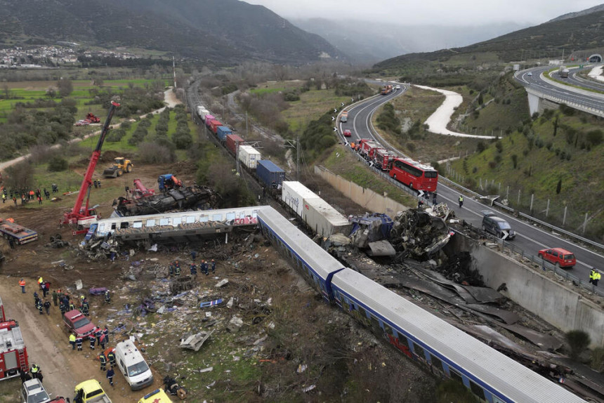 Стравични призори након судара возова у Грчкој: Најмање 30 погинулих, трага се за несталим