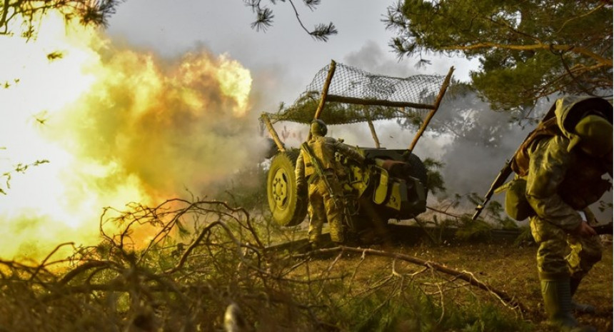 Руси опколили Бахмут, повлаче се украјинске снаге?