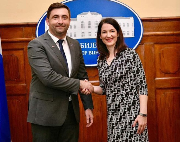 Петровић не баца димне бомбе као људи из режима