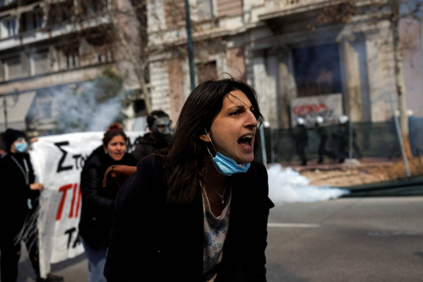 Нереди у Атини, сузавац и шок бомбе (ВИДЕО)