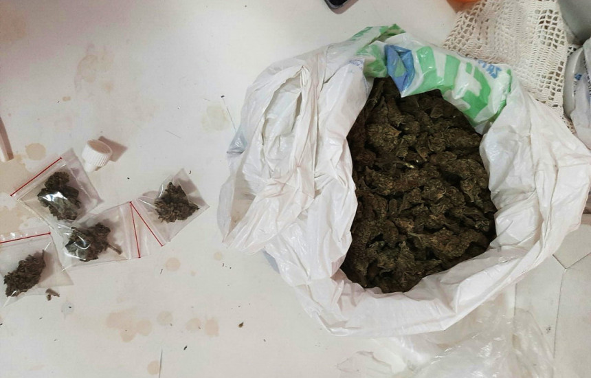 Zaplijenjeno 10 kg marihuane, uhapšena dva lica