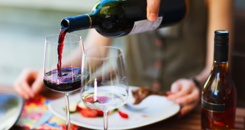 Platio flašu vina uz večeru skuplje nego putovanje na Bali!