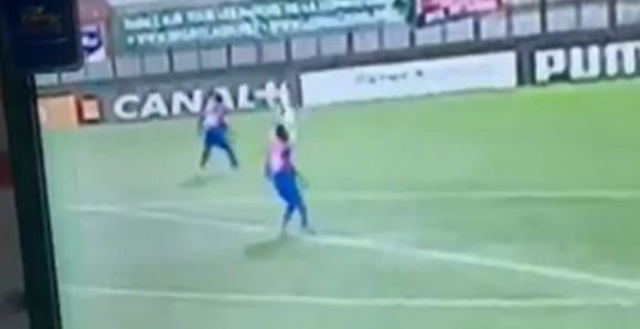 Igrač se srušio na terenu, preminuo na putu do bolnice